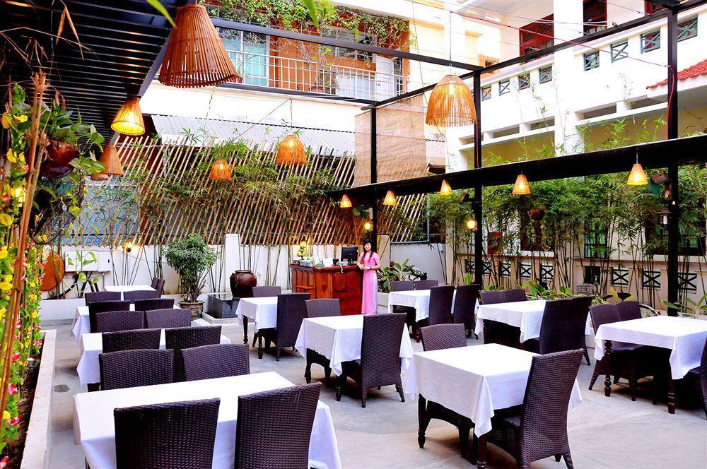 Oyo 381 Tuyet Mai Hotel Nha Trang Exterior foto